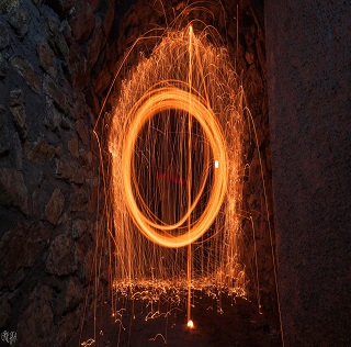 Performance artistique dans la mine d'argent à l'Argentière la Bessée