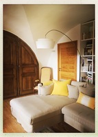 Harmonie en jaune et beige dans le salon. Crédit Inspiration Magazine